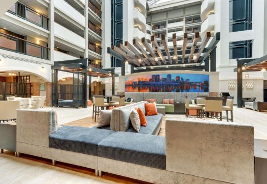 풍성하게 준비된 호텔 조식 뷔페