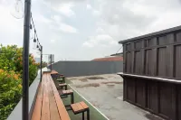 RedDoorz Syariah Near Grand Galaxy Park