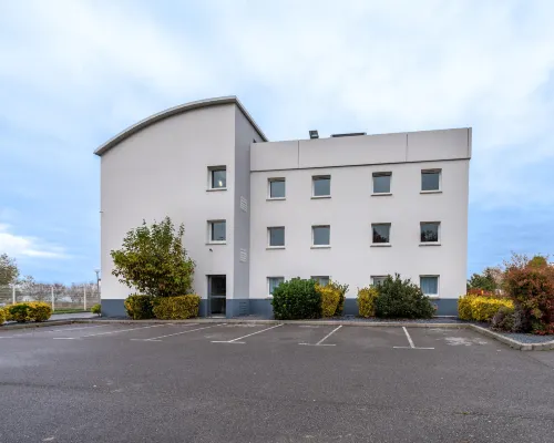 โรงแรม B&B HOTEL Beauvais โรงแรมในอวส