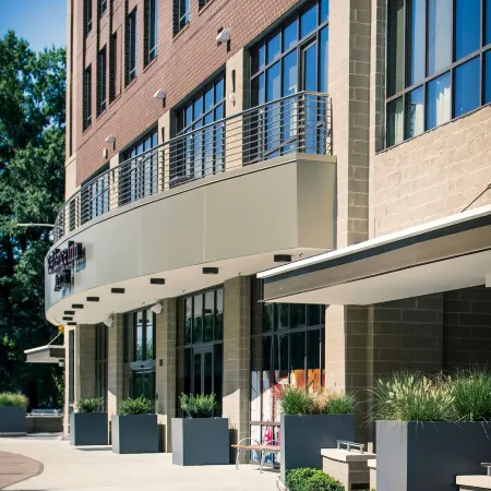 Residence Inn Raleigh Downtown Отели рядом с достопримечательностью «Мемориальная колокольня»