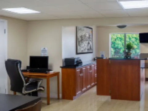 Super 8 by Wyndham Bradenton Sarasota Area ブレーデントンのホテル