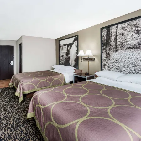 Super 8 by Wyndham Warrensburg
