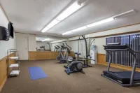Ramada by Wyndham Coquitlam - Gym