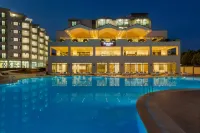 Ramada Resort by Wyndham Kizkalesi فنادق في Ayas Mahallesi