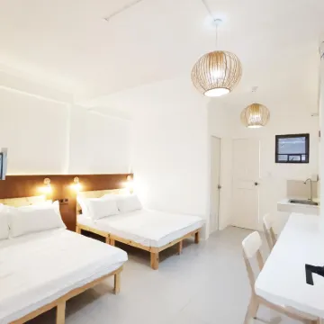 Nomadsmnl Hostel Hotels near Hannan International Manpower Corporation
