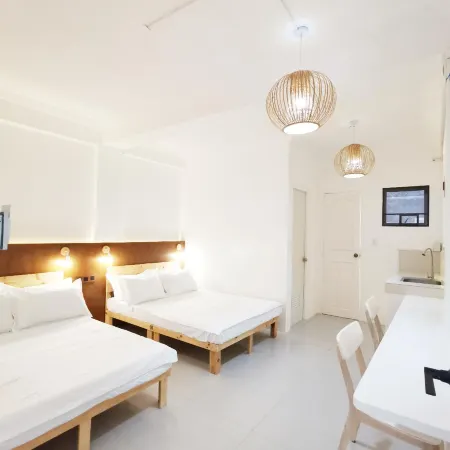 Nomadsmnl Hostel Отели рядом с достопримечательностью «Arista Place»