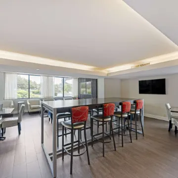 Best Western Plus Austin Central Отели рядом с достопримечательностью «Гора Боннел»