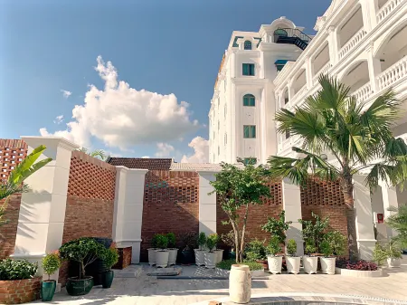 Thuan Phat Hotel Отели рядом с достопримечательностью «Chùa Khánh Sơn 慶山寺»