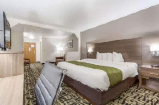 Quality Inn & Suites Omaha Chalco