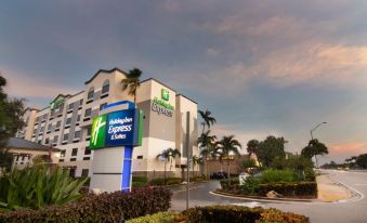 Holiday Inn Express & Suites Fort Lauderdale Airport West