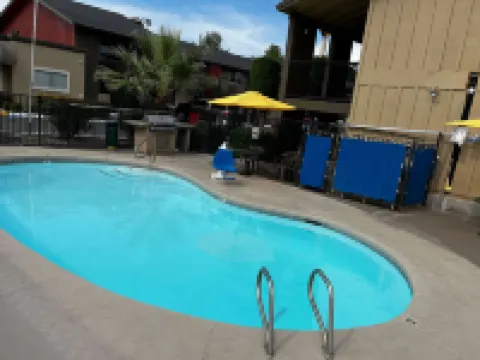 雷德布拉夫速8酒店 雷德布拉夫酒店