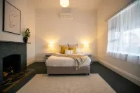 Beach & Pines | Large 3Br House Glenelg | Wifi | BBQ - ヴィラ