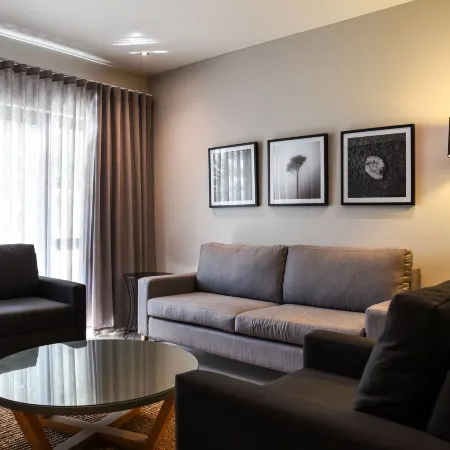 Mint Hotel Rosebank Отели рядом с достопримечательностью «Мелроуз»