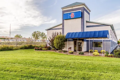 Motel 6 Green Bay, WI - Lambeau Hotels in De Pere