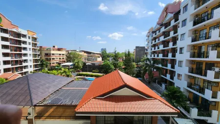 Denise's Midtown Condo Отели рядом с достопримечательностью «Лонг Хуа Темпл»