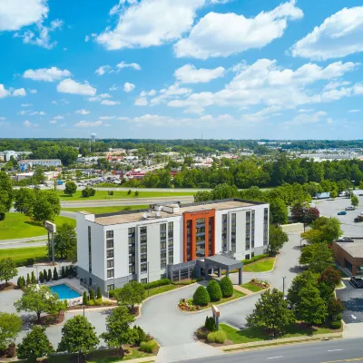Hyatt Place Greensboro Отели рядом с достопримечательностью «Торговый центр Four Seasons»