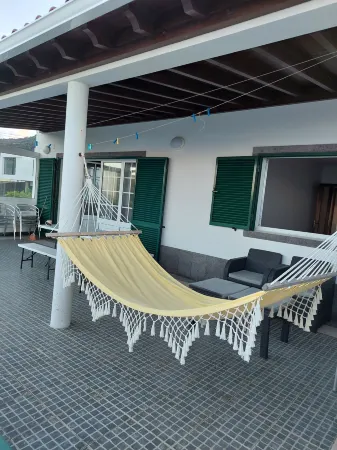 Holiday Home 2 Minutes from the Beach and Close to Major Tourist Attractions! Отели рядом с достопримечательностью «Marina de Vila Franca do Campo - Azores Islands»