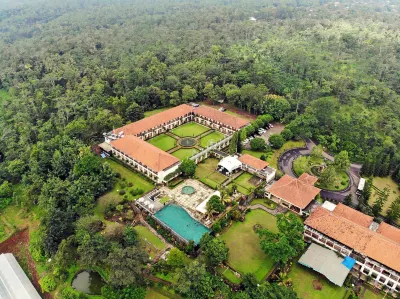 D'Emmerick Salib Putih Hotel Salatiga Hotels near Merbabu via Thekelan