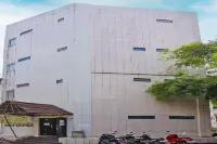 Super OYO 92677 Hotel Bintaro فنادق في Pondok Karya