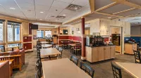 Park Point Marina Inn - breakfast