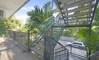 Zen Westralia: 2-Br Cozy Inner-City Apt Near Shops