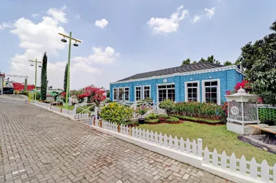 Super OYO Collection O 90617 Rumah Oma Opa Syariah Các khách sạn ở Cibiru