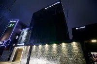 avant Hotels near Independence Hall of Korea