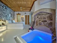 Zefi Hotel & Suites - Hot Tub