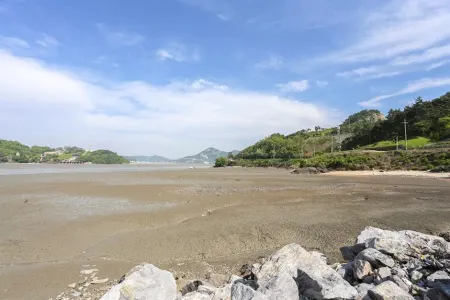 Yeonggwang Beach Central Pension Отели в г. Йонгван