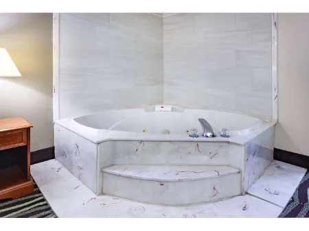 Travelodge by Wyndham Monroe Отели в г. Monroe County