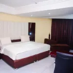 로열 버즈 호텔 앤드 타워스  호텔