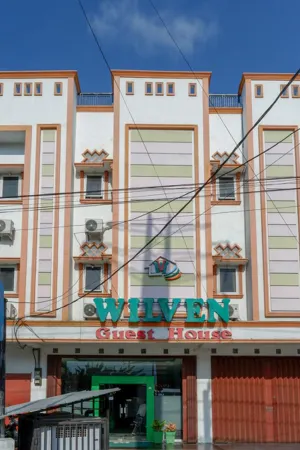 RedDoorz at Jalan Emmy Saelan Palu Отели в г. Палу