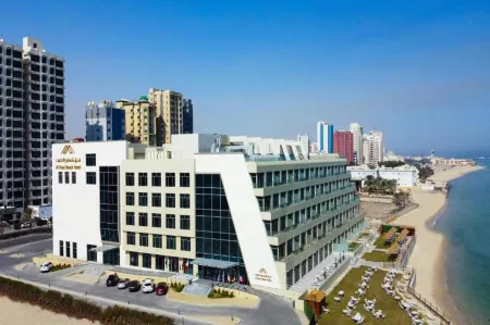 AlkoutBeachHotel Отели в г. Fahaheel