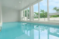 Private Gangneung Pool Villa - maisons de vacances