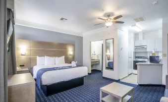 Days Inn & Suites by Wyndham NASA Space Center Houston