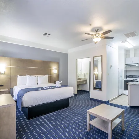 Days Inn & Suites by Wyndham NASA Space Center Houston