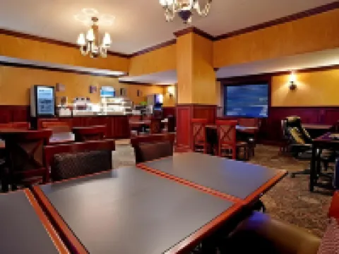 Holiday Inn Express Pittsburgh-North (Harmarville) by IHG ハーマー・タウンシップのホテル