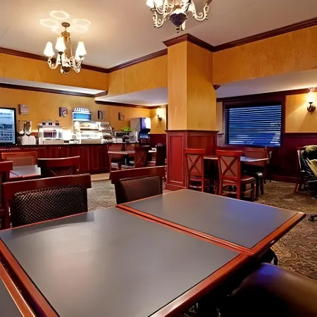 Holiday Inn Express Pittsburgh-North (Harmarville) by IHG