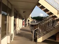 Red Carpet Inn - Augusta