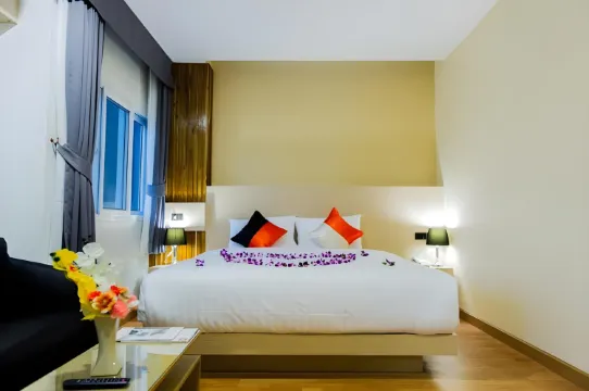 ห้องดีลักซ์ เตียงใหญ่ 1 เตียง