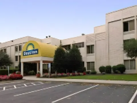 เดย์สอินน์ บายวินด์แฮม นิวพอร์ตนิวส์ซิตี้เซ็นเตอร์ ออยส์เตอร์พอยต์ โรงแรมในนิวพอร์ตนิวส์