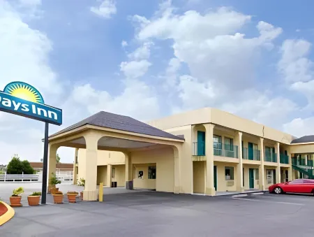 Days Inn by Wyndham Goose Creek Отели в г. Гуз Крик