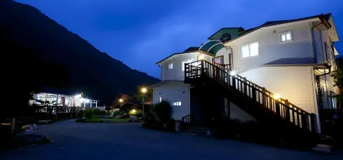 Bandi Hwangto Pension