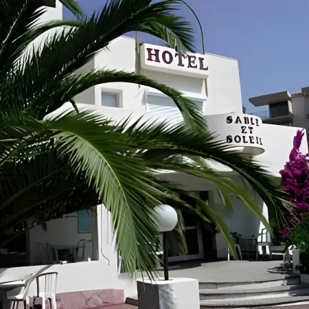 Hotel Sable Et Soleil - Port, Plage et Jacuzzi Privé