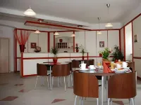 Hotel Ostrov Garni - Parkplatz