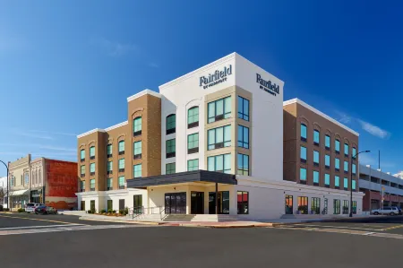 Fairfield Inn & Suites Decatur Отели рядом с достопримечательностью «Шоппинг-центр Гейтуэй»