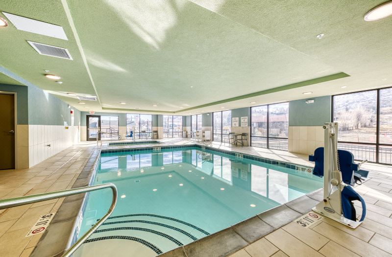 Holiday Inn Express & Suites Manitou Springs by IHG photo 3