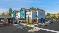 Holiday Inn Express & Suites PORTLAND-JANTZEN BEACH by IHG Hotel a 