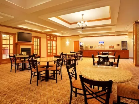 Holiday Inn Express & Suites Goshen