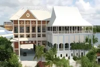 Pelican Bay Hotel